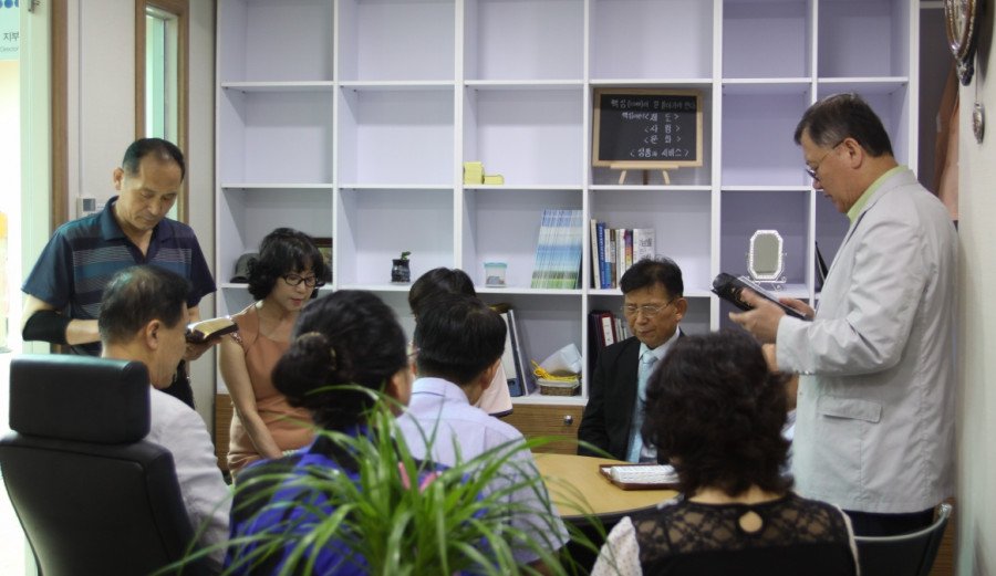 ♥ 영생수를 먹이시는 박찬영 목사님!!!